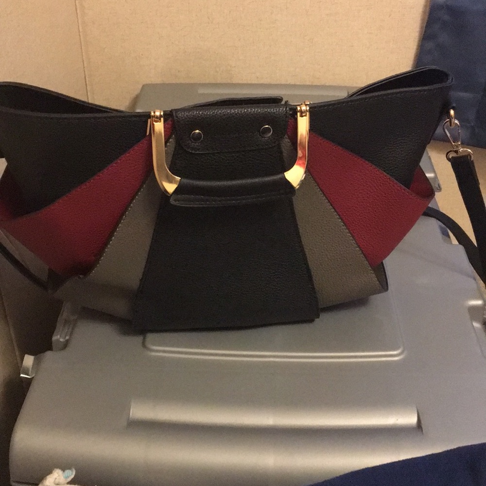 This purse is actually brand new, didn’t like it